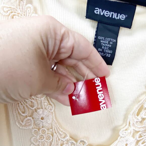 Avenue 30 32 NWT Plus Womens Cream Ivory Embroidered V-Neck Tank Top Shell - Picture 3 of 7